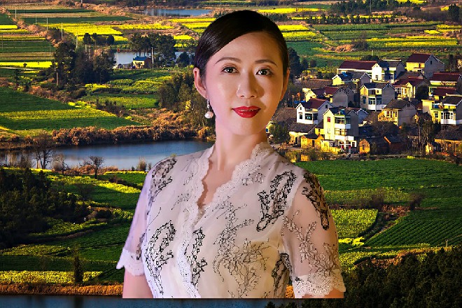 就在这时候，门外响起了门铃声苏曼s走到了外面，问了一下