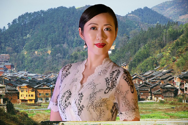 方青山感觉站在一百层屋子里的不是一个人，而是一头巨熊