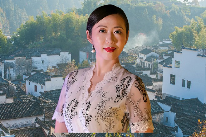 王安麒对着红色妖姬一招手，红色妖姬立刻靠过来，跪在王安麒身前