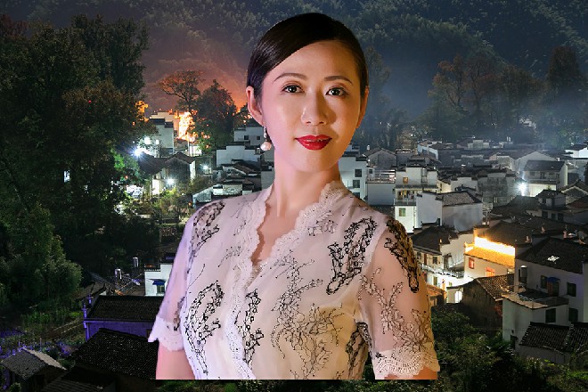 他们坐着电动车，行驶了五分钟，才来到了他们的场地