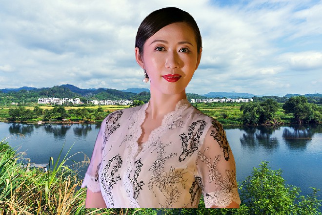 那小弟直接一屁股坐在了地上，指着电视，浑身都在颤抖