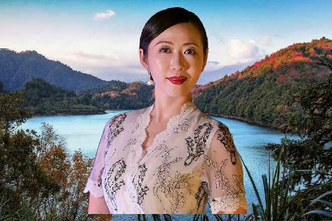 他心中震惊，一个日月教的青龙使，竟然跟个怪物一样