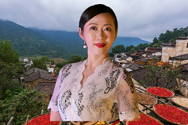 霍莺莺看到伊轩被铐起来，十分的不开心，立刻质问道