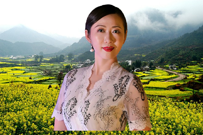 看到红色妖姬从野马上走了下来，熊霸和韦杰两个人都大吃一惊