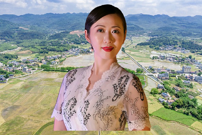 伊轩拎着手中的断水，站在原地，长刀舞成了一片银光