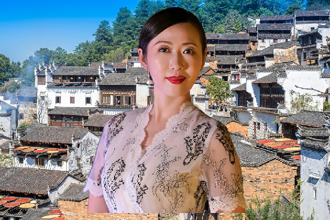 但苏曼s还是倒退了一步，而矮个子有点惊讶地看着自己的手