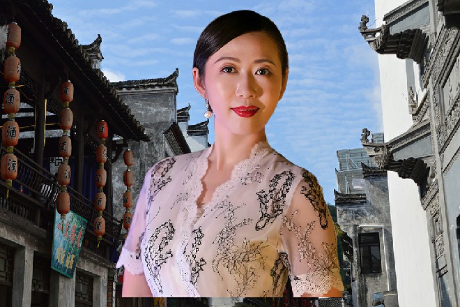 看到红色妖姬另一只手中的重生金刚爪，李华吓得差点尿了出来