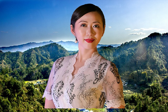 他们坐着电动车，行驶了五分钟，才来到了他们的场地