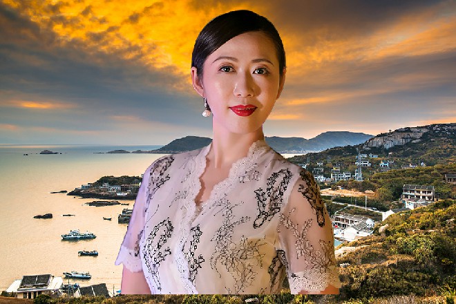 但就在这时候，伊轩伸出右手来，直接接住了这棒球棍