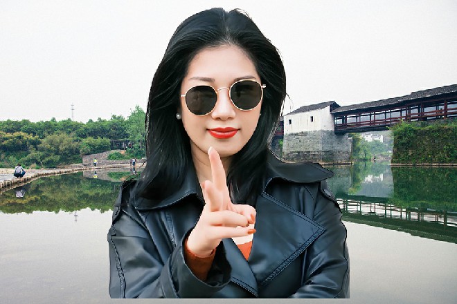 这可是高架桥上的小高速啊两排车道速度都快到了极点