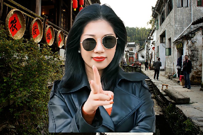 绿毛另一只手从怀里抽出了小刀，就准备给诺曦S见点红