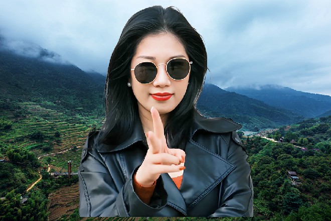 这些尼姑各个拎着一把长剑，每个人还都用斗笠遮着面容