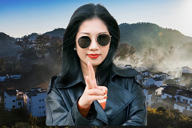 王玥跟着红色妖姬来到麒麟门之后，就一直坐在阁楼这里看热闹