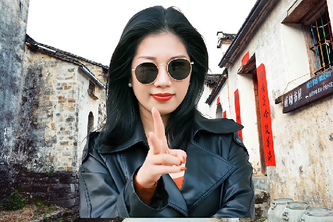 这大排档看上去店面不大，但人的确很多，十分火爆