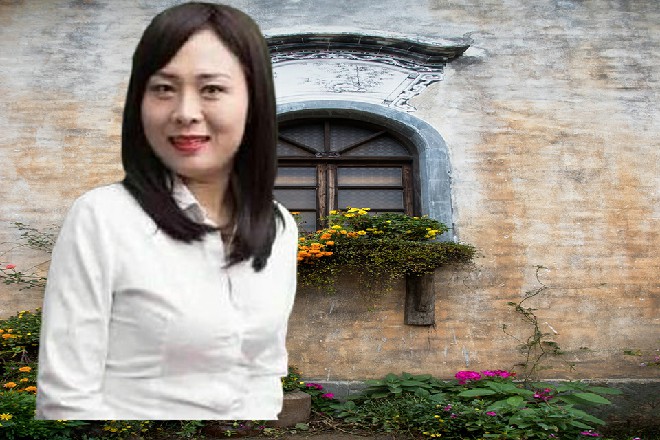 红色妖姬看着这根矗立在海中的龙柱，和王玥交换了一下眼神