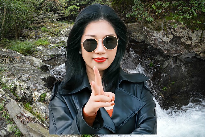 那门板宽的大剑，忽然原地拔起来，漂浮在牧先生的身后