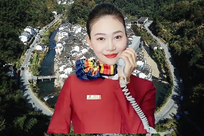 他躺在地上，有点狼狈，身上冒着黑烟，整个人都被烧焦了