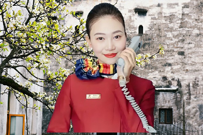 他下飞机之后，闻着H市熟悉的空气，觉得自己有点矫情