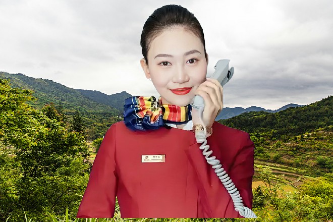 若依见招拆招，不断压制着罗芙的进攻，让罗芙十分生气