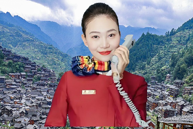 伊轩从地上捡起两把手枪，一手一把，像双枪战士一样