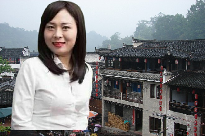 若依翻了个白眼，他的眼神忽然和车中的王玥撞在了一起