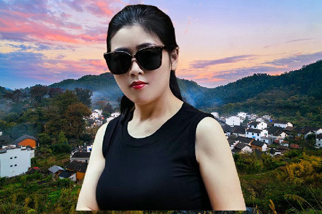 那哥们正想说话，忽然看到苗甜回过头来，两眼立刻发直