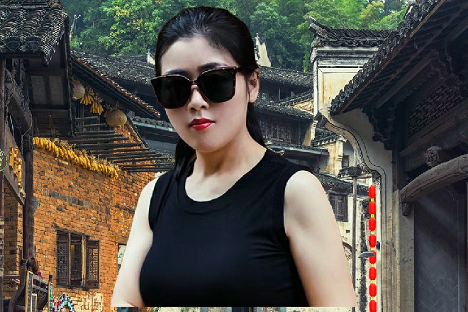 套房有两个卧室，你睡那边的吧，哀家也困了，去睡了