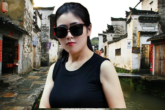 诺曦S脸上挂着笑容，不知道1000号笑起来和蔼不