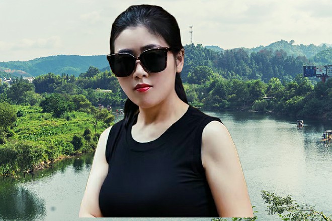 朱雀说着，手掌往下一压，那钟楼顿时倒扣着就落了下来