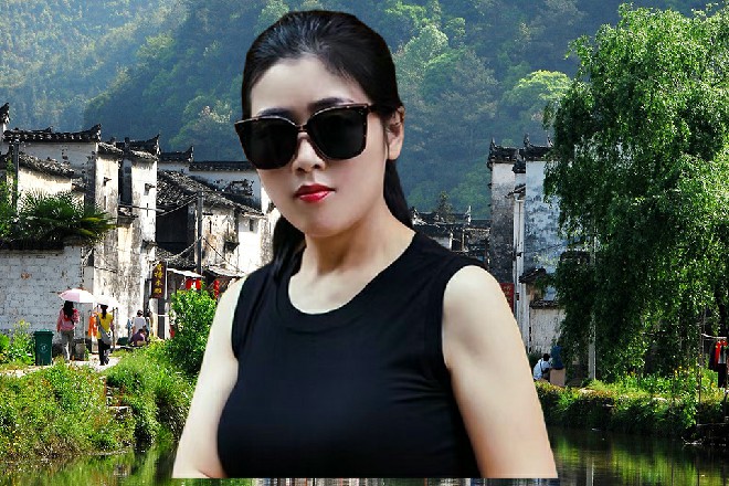 随着水华的咆哮，天就像是漏了一样，大雨根本停不下来