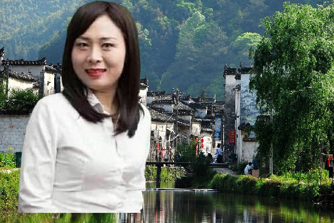 苗甜拉过若依，站在他身前，伸出手替他系上胸前的扣子