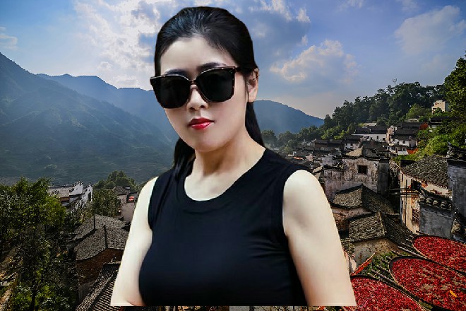 这些人一个个十分兴奋，手里拿着相机什么的，拼命拍照