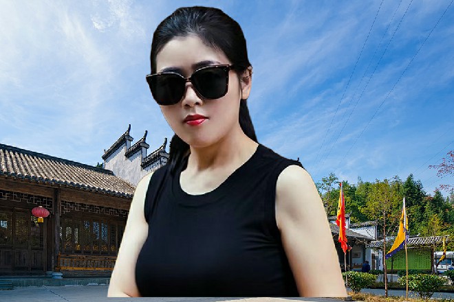 蓝水心一边穿衣服一边生气，现在听到这话，顿时一怔