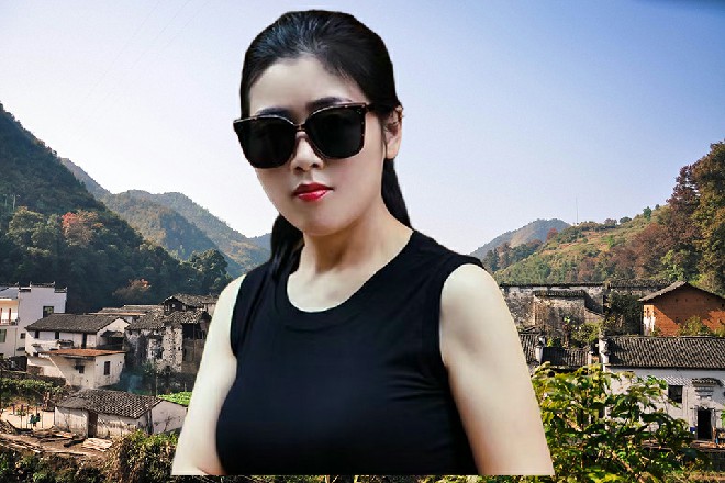 若依这才把她从天桥外面拽了回来，扔在一边，然后问道