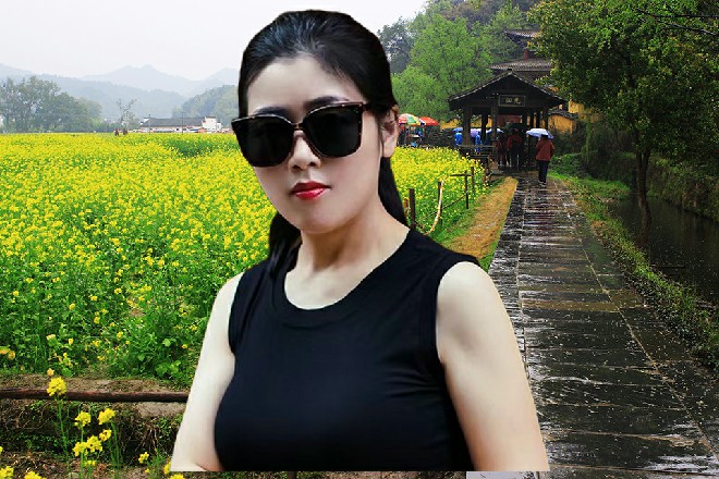 这运动服也有些年头了，好多地方都已经开线，显得有点寒酸