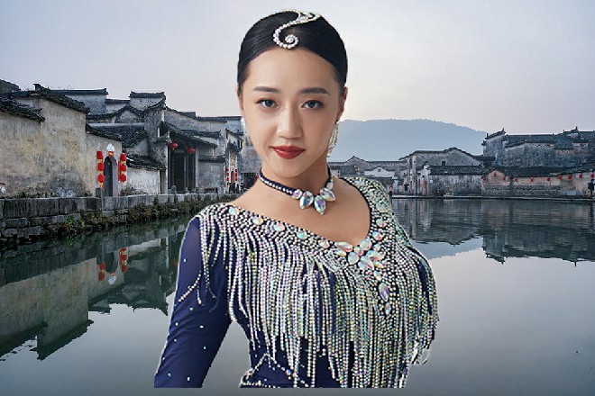 苏曼s也慢悠悠地说道：杀了他们多没意思，留着他们才好玩