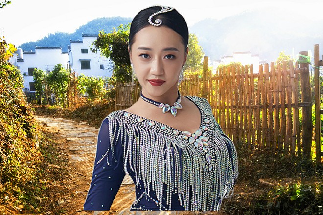 伊轩的背后又弹出黑色的大明王，三头八臂，怒不可揭