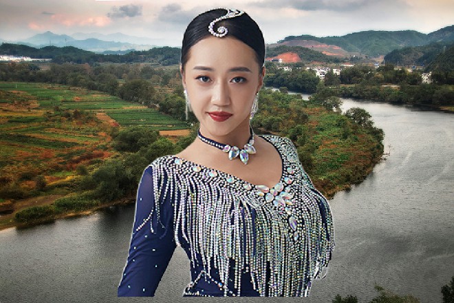 天道一声咆哮，他抬起双臂，向着二人同时冲了过去