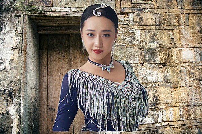 巴布拉说着，猛跳过来，对着若依就是劈头盖脸一阵进攻