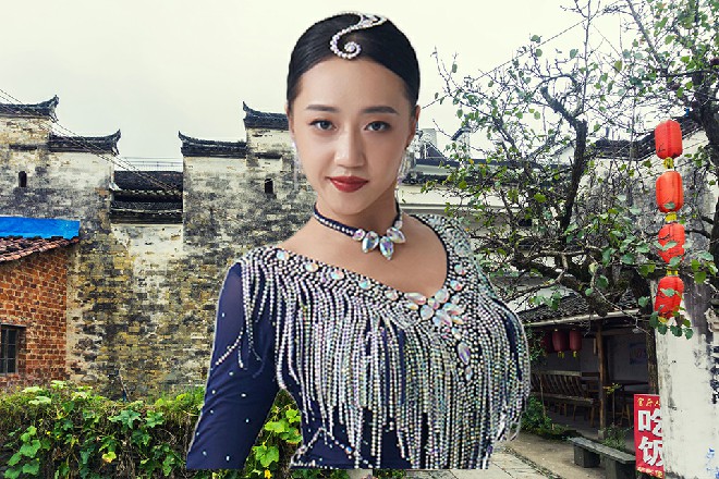 龙枭涯说着，身体一震，身上的衣服直接化成了碎步