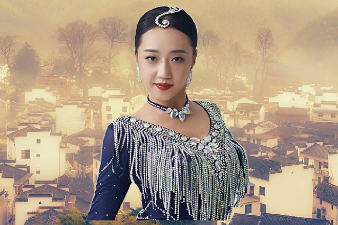 而若依还身在空中，直接一个梯云纵，又到了慧空的身前