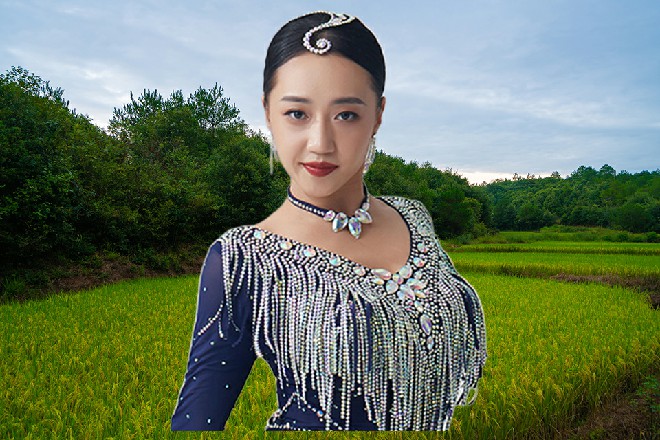 黄宏山说着，直接来了一套连环脚，向着伊轩逼了过来