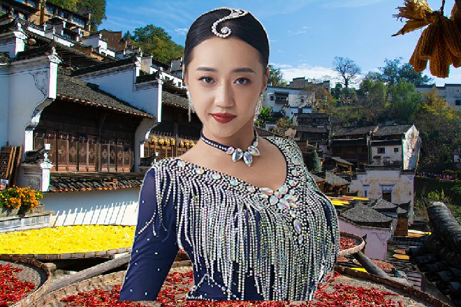 苏曼s紧接着把黑色的长剑唤到了身前，接着发动了至高剑意