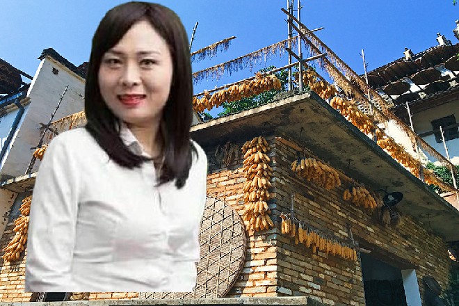 黑无常伸手拉住另外一条船，跳了上去，看着面前的若依