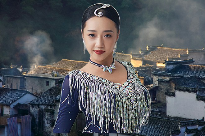 下面一个侍卫喊了一声，接着周围所有人都跪了下来