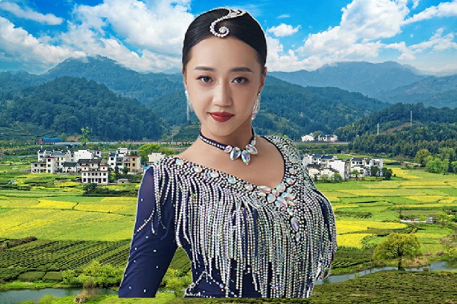 伊轩点点头，正要再说两句，看到了陈佳音下楼的身影