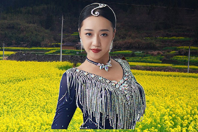 苗甜为苏曼s做辩解，他年纪轻轻，就已经是商场的黄金管家了