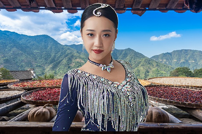 冷美女手中长剑划过一道银光，那玄金锁直接被斩成了两段