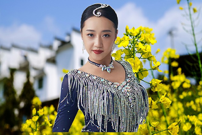 一尘直接拔出了腰间的长剑，却被旁边的人一把拉住了