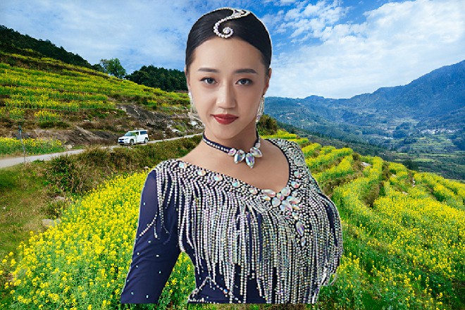 而这时候，一直在站在旁边，披着斗篷的男子开口说话了